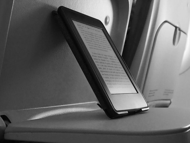Skąd brać książki po polsku na czytnik Kindle? Darmowe ebooki na Kindle w formatach EPUB i MOBI oraz PDF